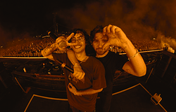 Skrillex és ISOxo: Smoke – fesztiválokra hangolt, UK DRilllel átitatott basszusfegyver