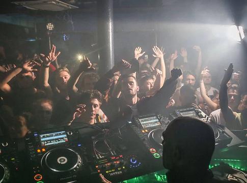 Manchester új alapot hozott létre a kis zenei helyszínek támogatására