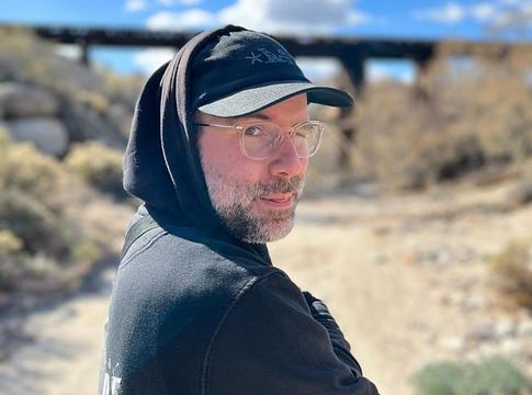 Ruede Hagelstein introspektív új albummal jelentkezik: érkezik a „Disappeared”