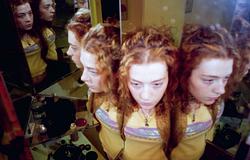 Melissa Auf der Maur fotókönyvben idézi meg a '90-es évek rockszínterét