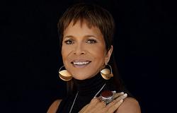 Sylvia Rhone távozik az Epic Records éléről