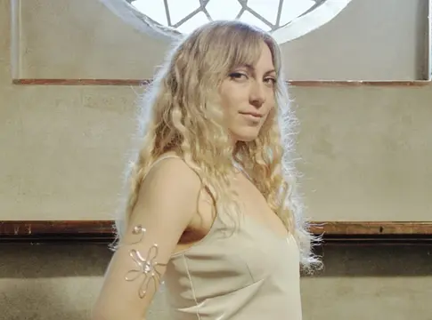 Eden Samara bejelentette második albumát, az Odyssey-t; megérkezett a Punish Me