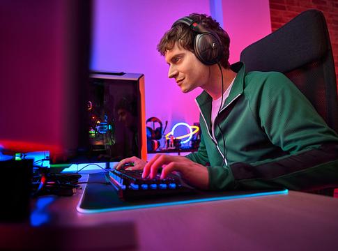 Sennheiser és Mercedes-AMG gaming fejhallgató érkezik