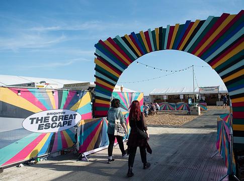 Tragédiával indult a The Great Escape 2026 nyitónapja Brightonban