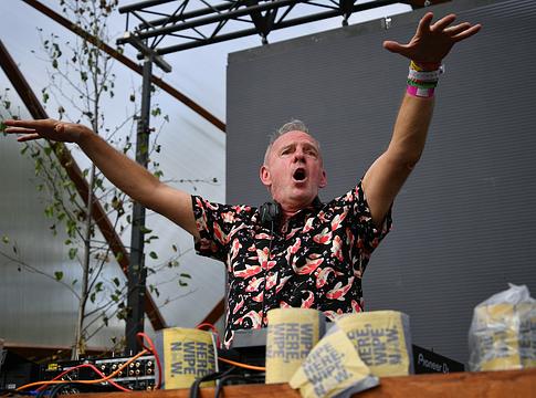 Fatboy Slim több mint százszor játszott Glastonburyben – állítása szerint sosem kapott érte pénzt