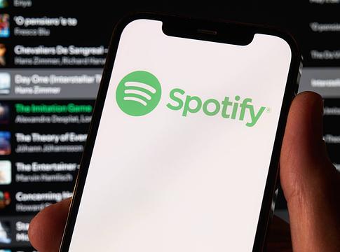 AI-dal az élen, mégis tiltólistán Svédországban