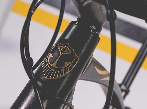 Tomorrowland × Ridley: Holografikus-prizmás kerékpárok az INVENIO együttműködésből