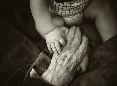 Új életkor-ellenőrzési rendszert vezet be a TikTok Európában