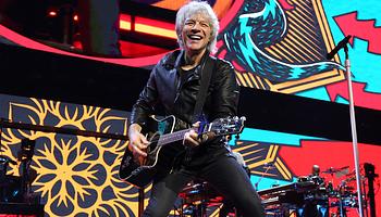 Jon Bon Jovi betegség miatt félbeszakította New York-i koncertjét