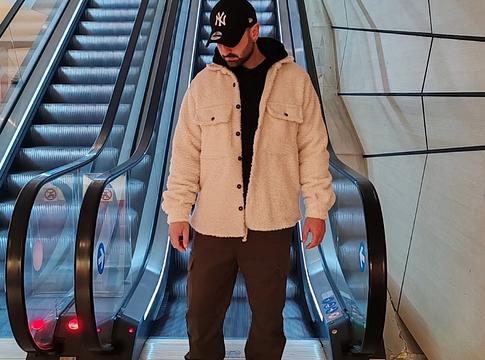 Nicolo Simonelli az Adesso Musicnál debütál – megjelent a „Sukano”