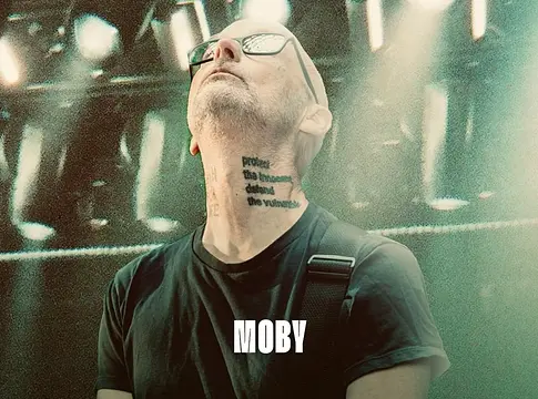 Moby klasszikusokkal tért vissza a Coachella Mojave színpadára