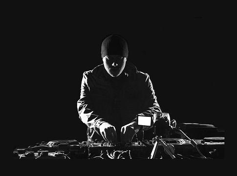 Apple Music idő előtt megvillantotta Eric Prydz új kiadójának első dalát, a Heavy-t