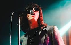 Blossoms furgonból adott meglepetéskoncertet Manchesterben