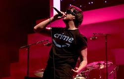 The Strokes eltolta a Reality Awaits megjelenését, nagykoncert New Yorkban Beach House és Fcukers társaságában