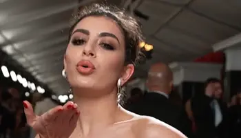 Charli XCX kihagyja a streaminget a B-oldalaknál – a Playboy Bunny csak vinylen és az Instagramon