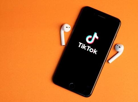 A TikTok új zenemegállapodása megkönnyíti a jogdíjak kezelését