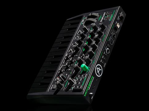 Visszatért a legendás Arturia MicroBrute – most földönkívüli külsővel