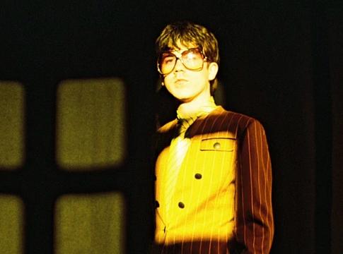Declan McKenna klubturnéval hangol a Reading & Leeds 2026-ra