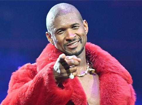 Usher a színpadon üzent a rajongóknak: „Ne gyere fel, ha nem akarsz itt lenni”