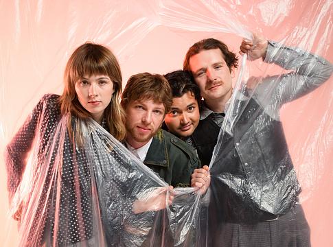 Belair Lip Bombs: új köntösben szól A 1975 „Happiness” című dala