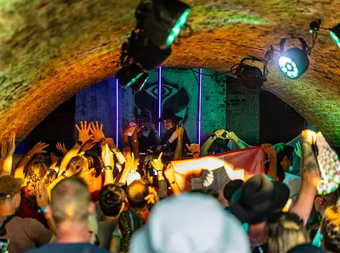 Yuuki Yoshiyama lenyűgözte a Tomorrowland 2025 közönségét a RAVE CAVE színpadon