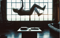 Le Youth meghittebb oldalát mutatja az új „who are you really?” pop-up videóban