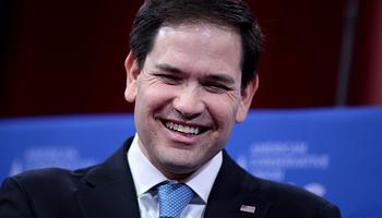 Vihar egy DJ-szett körül: Marco Rubio pult mögött egy magánesküvőn