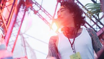 DJ Nobu félbeszakította genfi szettjét a közönség viselkedése miatt