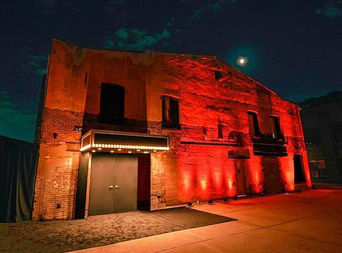 REFUGE NYC: Brooklyn új klubékköve erőteljes novemberi–decemberi programmal zárja első évét