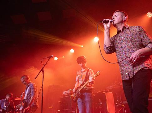 Balesetet szenvedett az Inspiral Carpets turnébusza Skóciában