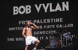 Lezárult a Bob Vylan Glastonbury-ügye, nem emelnek vádat