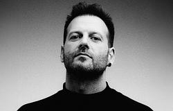 Enrico Sangiuliano lezárta a NINETOZERO sorozatot az Absence EP-vel