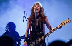 Melissa Auf der Maur 16 év után új zenei kiadvánnyal tér vissza