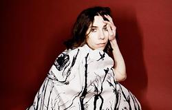 PJ Harvey új albumon és könyvön dolgozik