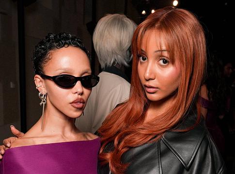 FKA Twigs és PinkPantheress először adták elő közös dalukat, a „Wild And Alone”-t