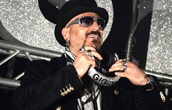 Gigi D’Agostino 360 fokos show-val tér vissza Berlinbe