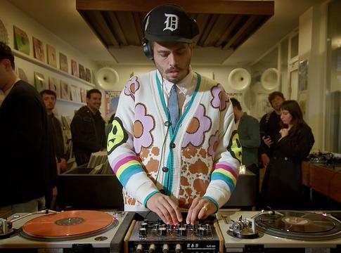 Seth Troxler megosztotta a párizsi Yoyaku in-store vinyl-szettjét
