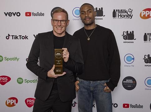 Peter Edge kapta a Sir George Martin-díjat a Music Business UK Awards-on