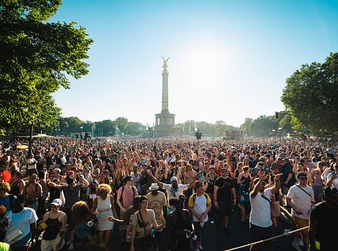 Berlin ismét a techno fővárosa lesz: augusztusban érkezik a Rave The Planet 2026