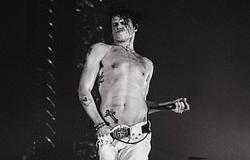 Yungblud eltörte a lábát, de folytatja a turnét