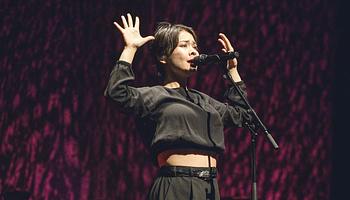 Mitski elmondta, miért nem vállal most „rendes turnét”