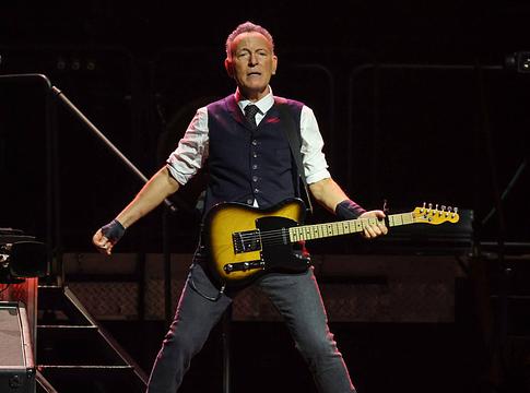 Springsteen New Jersey-i estjén Bon Jovi és a Public Enemy is színpadra lépett