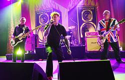 A Sex Pistols új zenéken dolgozik Frank Carterrel az élen