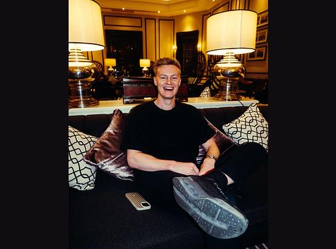 Marco Nobel egyszerre épít vállalatot és zenei karriert – mindkettőben egyre nagyobb sikerekkel