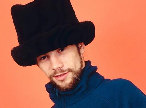 Jamiroquai újra kiadja legendás válogatásalbumát: érkezik a High Times – Singles 1992–2006 deluxe vinilen