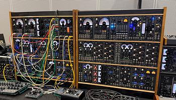 SynTesla MegaHertz: Hans Zimmer 5U-s szörnyének stúdióbarát leszármazottja – első benyomások
