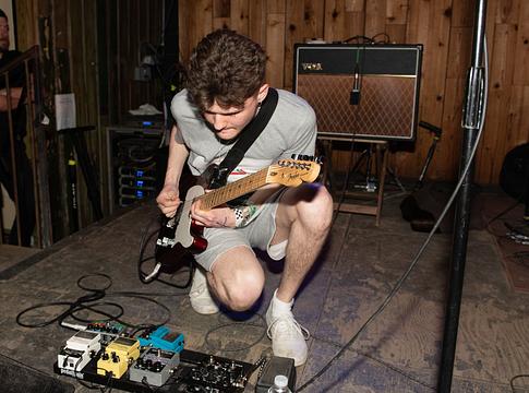 Elhunyt Matt Kwasniewski-Kelvin, a Black Midi gitárosa