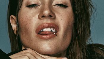 Charlotte de Witte újragondolta a klasszikust – jön a 'Drop It' techno remix