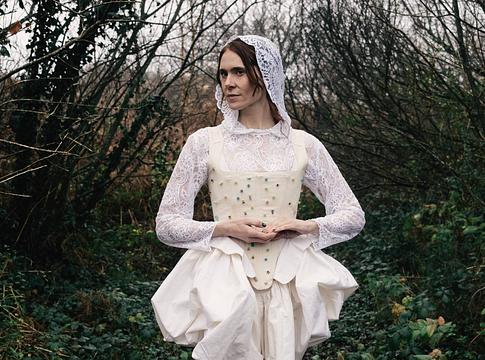 Kate Nash ír gyökereihez nyúl vissza új albumán