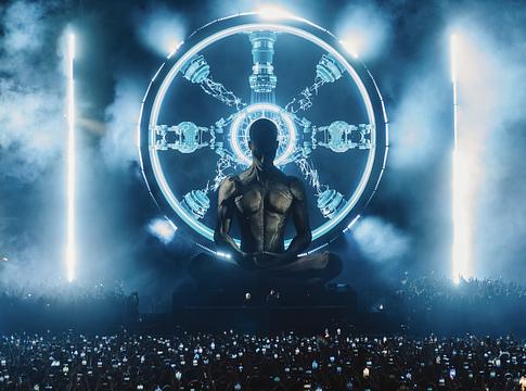 Mathame visszatért: itt a hipnotikus és érzelmekkel teli MEET ME